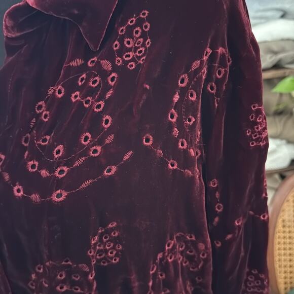 ECI New York Oxblood Velvet Silk Blend Eyelet Detail Scallop Hem Button Up Top - Picture 3 of 5